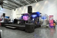 Airstream-Mobile-Music-Stage-v-li-vorne-4-scaled