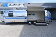Airstream-Mobile-Premium-Stage-links_Klappe-offen-scaled