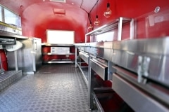 Airstream-Foodtrailer-innen-Heck-scaled