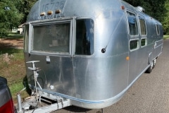Airstream-Souvereign-1972-streetside-front